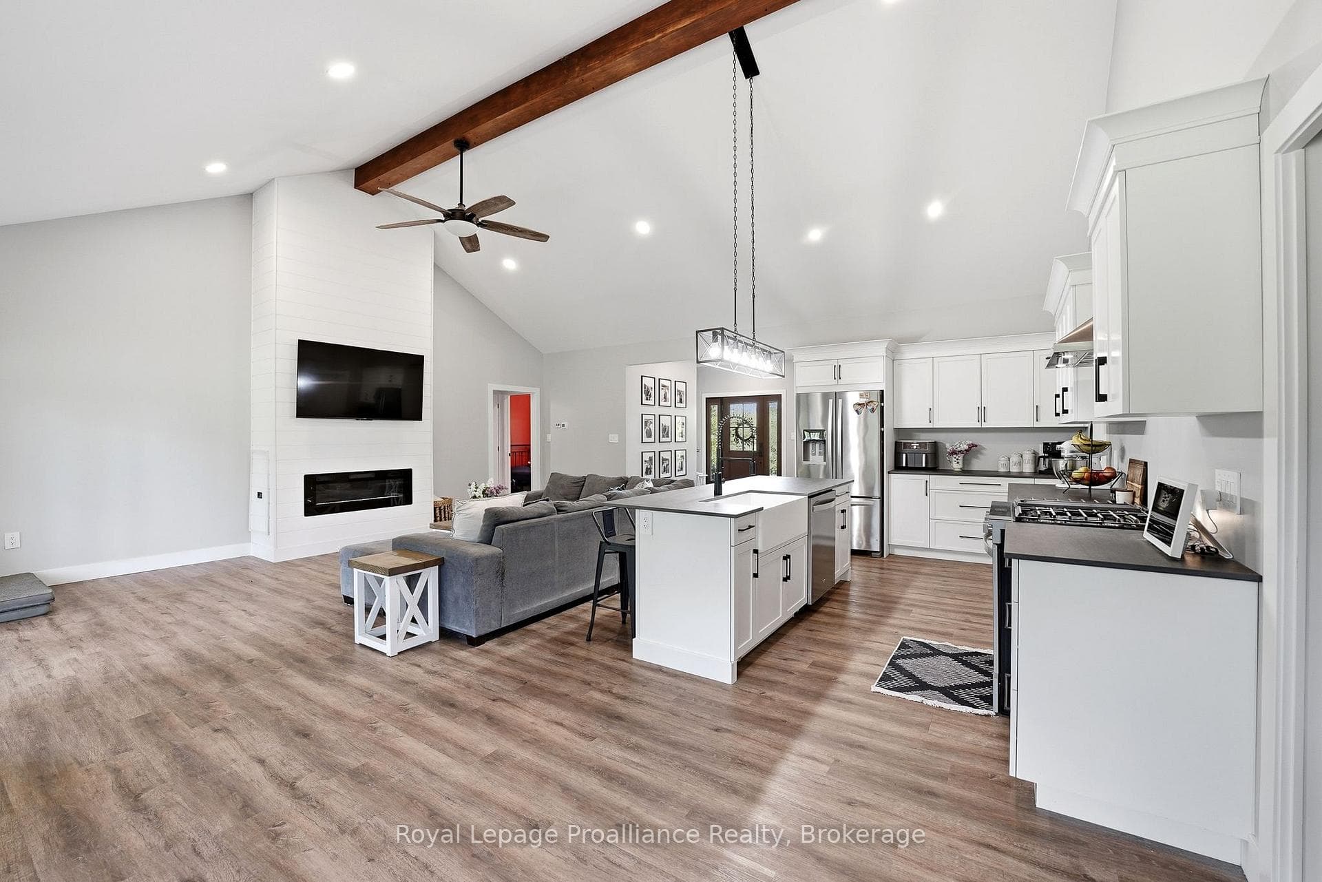 293 Douglas Road photo 18