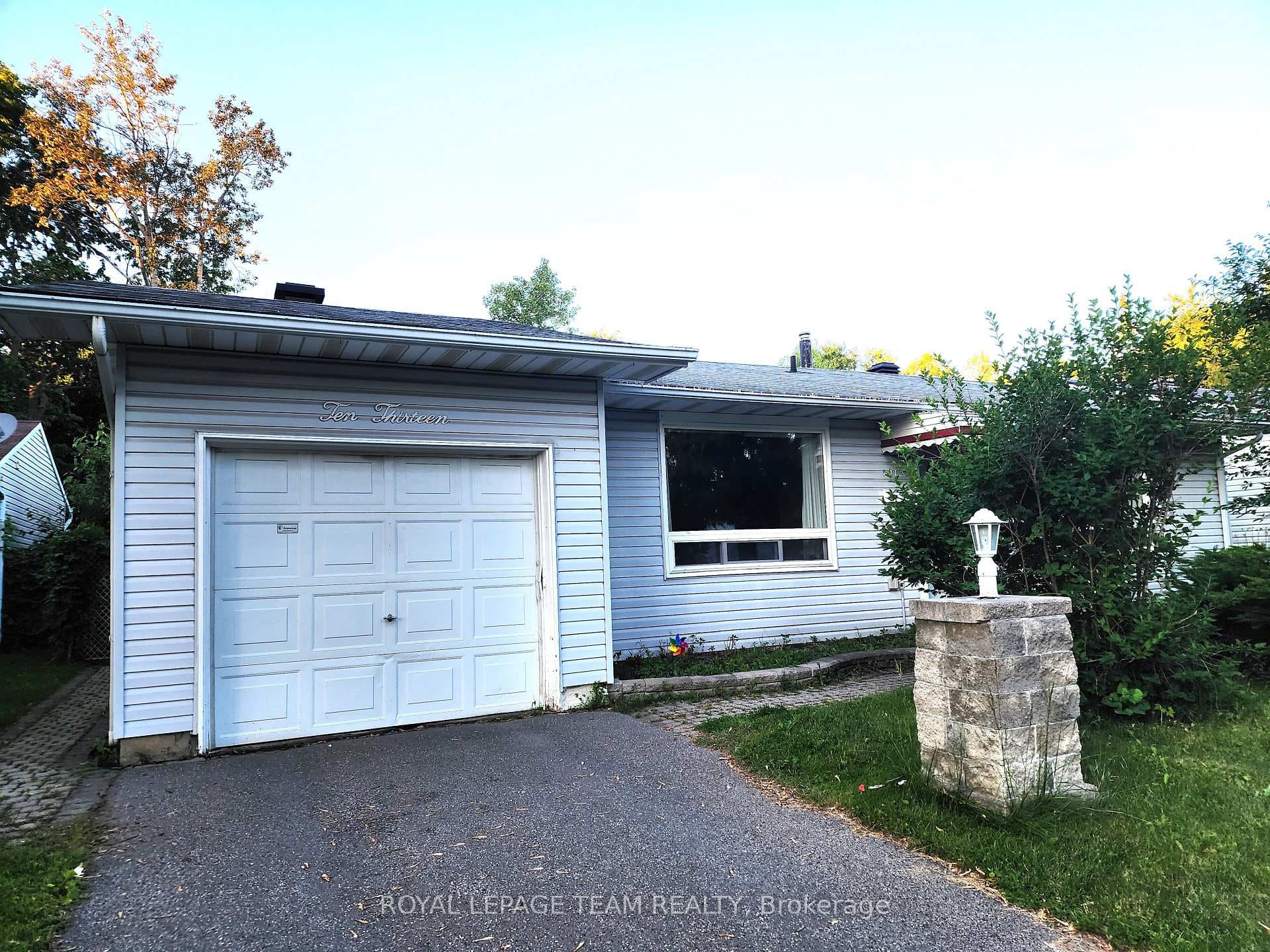 1013 Cadboro Road photo 1
