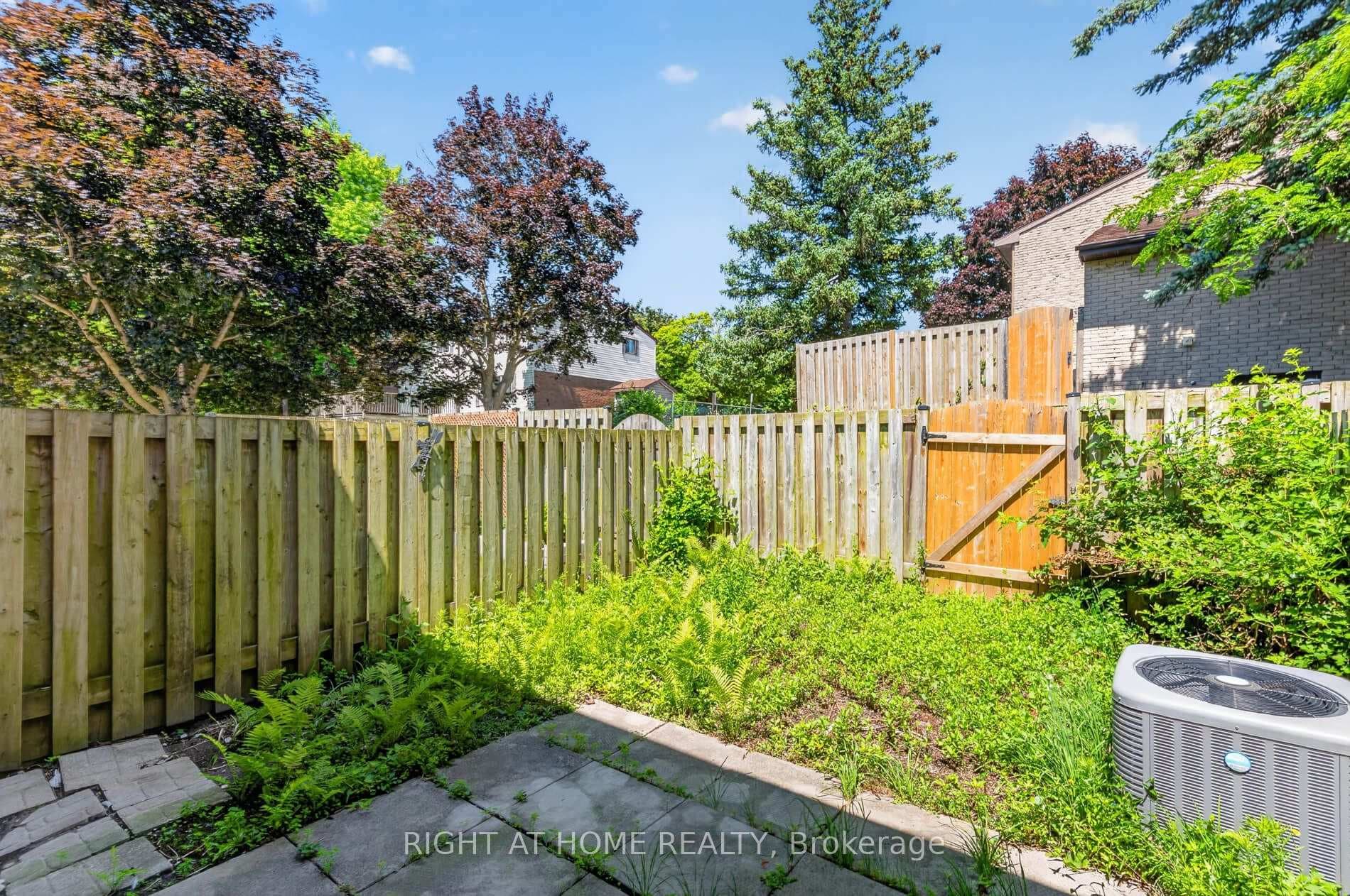 215 Glamis Road Unit 11 photo 26
