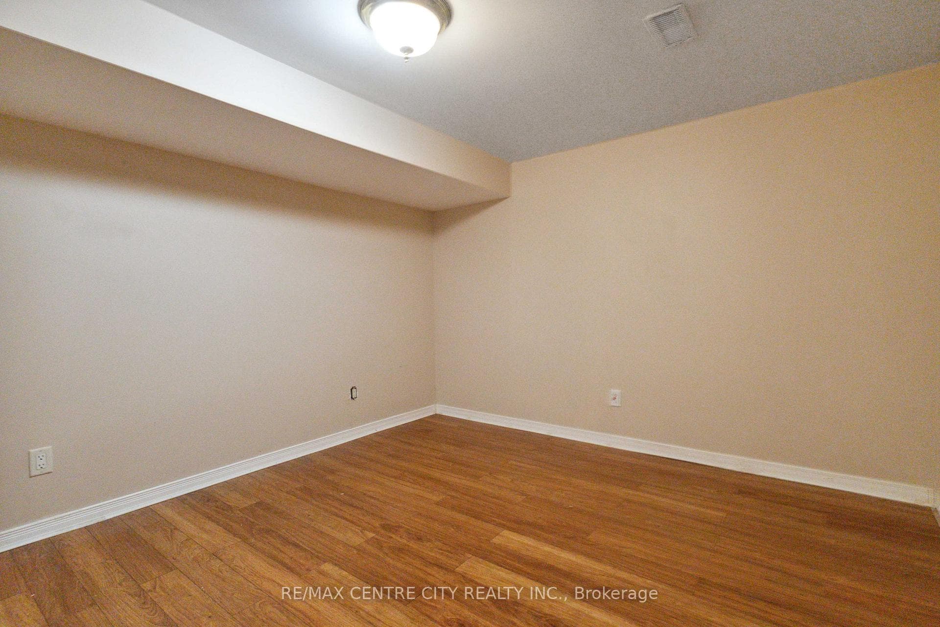 50 Stroud Crescent photo 34
