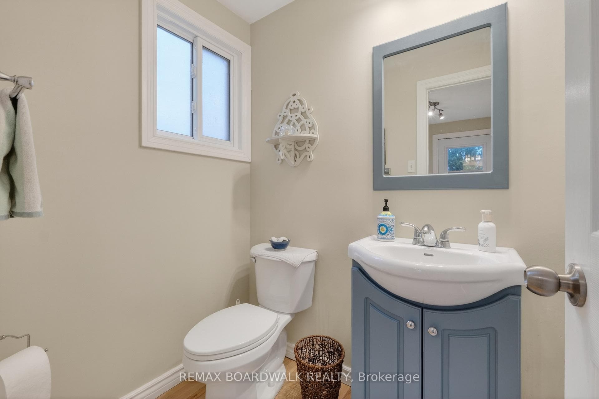 7925 Jeanne D'arc Boulevard photo 14