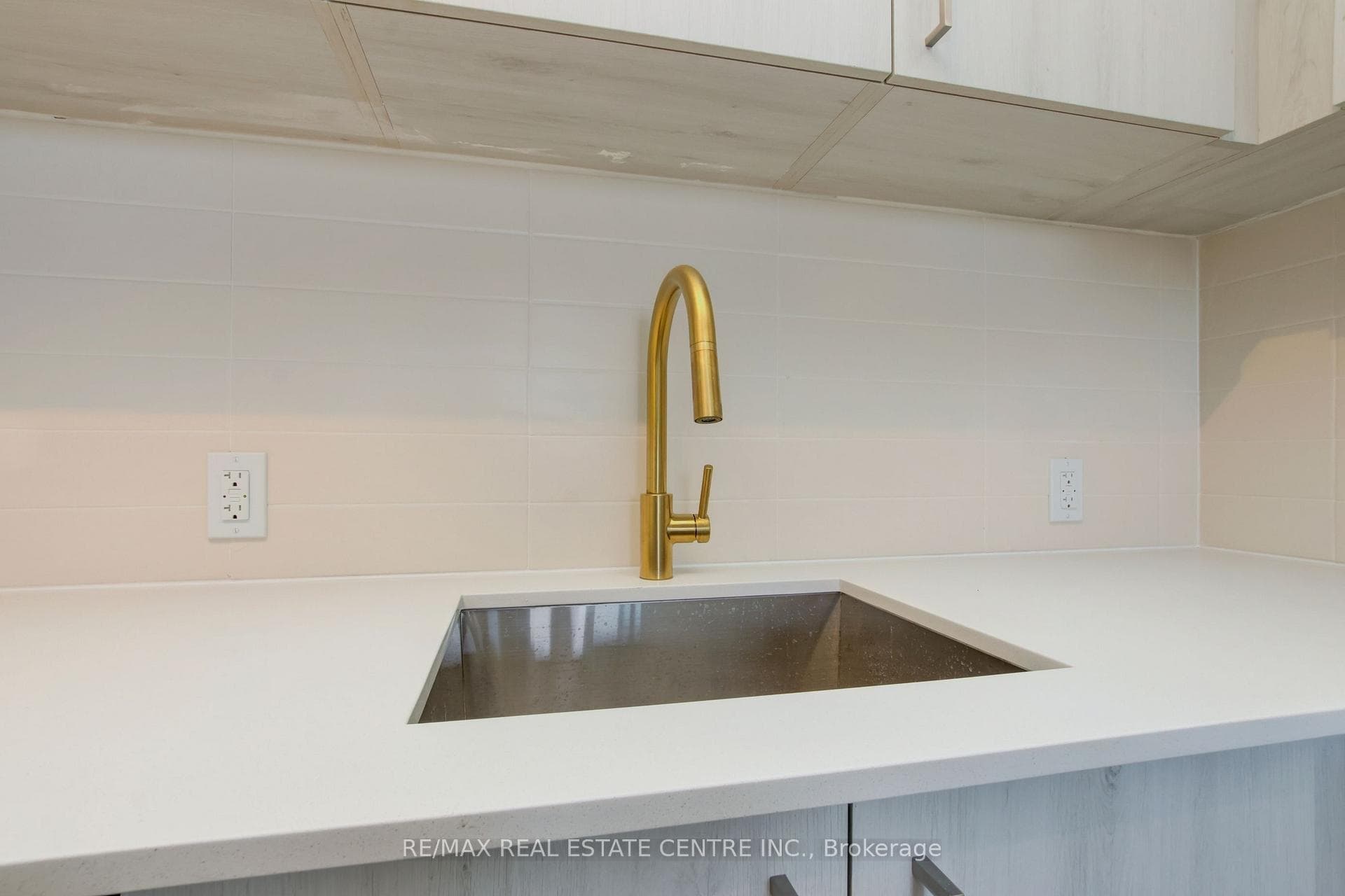 8010 Derry Road Unit 1602 photo 12
