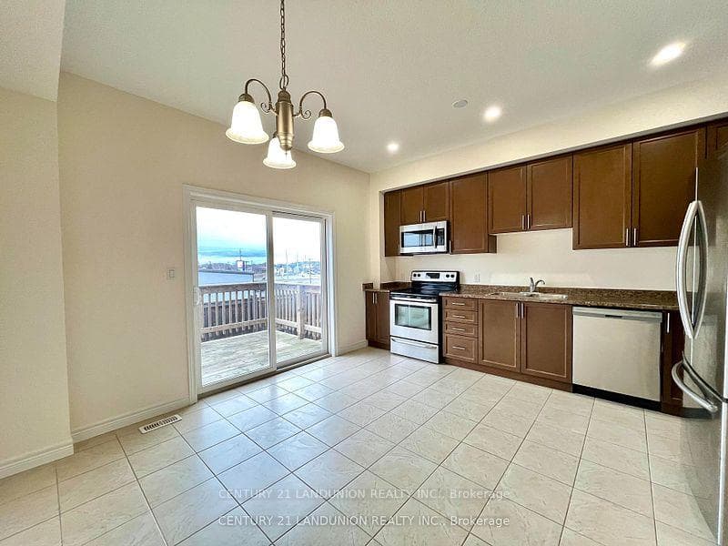 56 Bloom Crescent photo 5