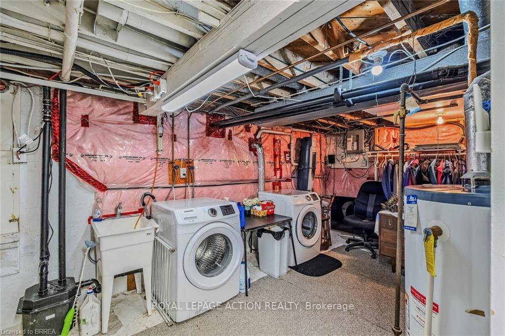 19 Lyndsay Street photo 44