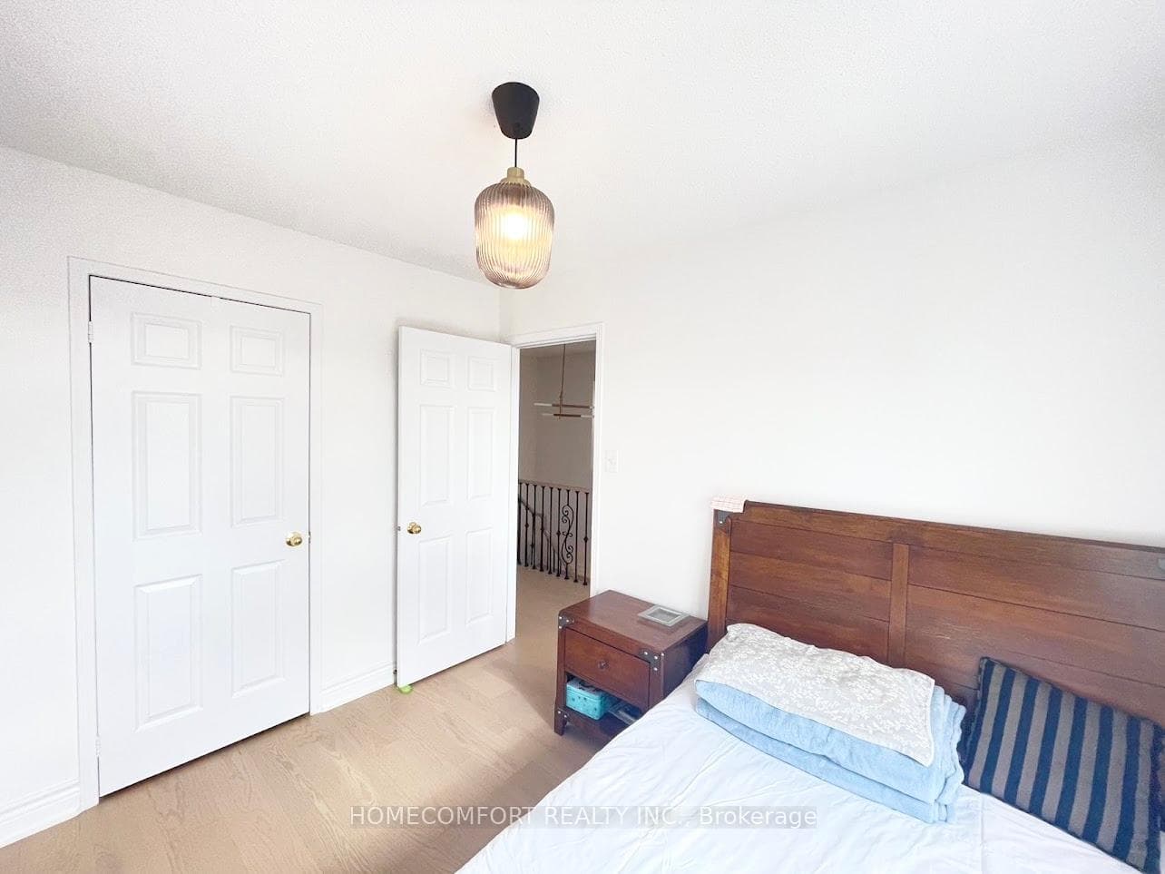 215 Andona Crescent photo 14