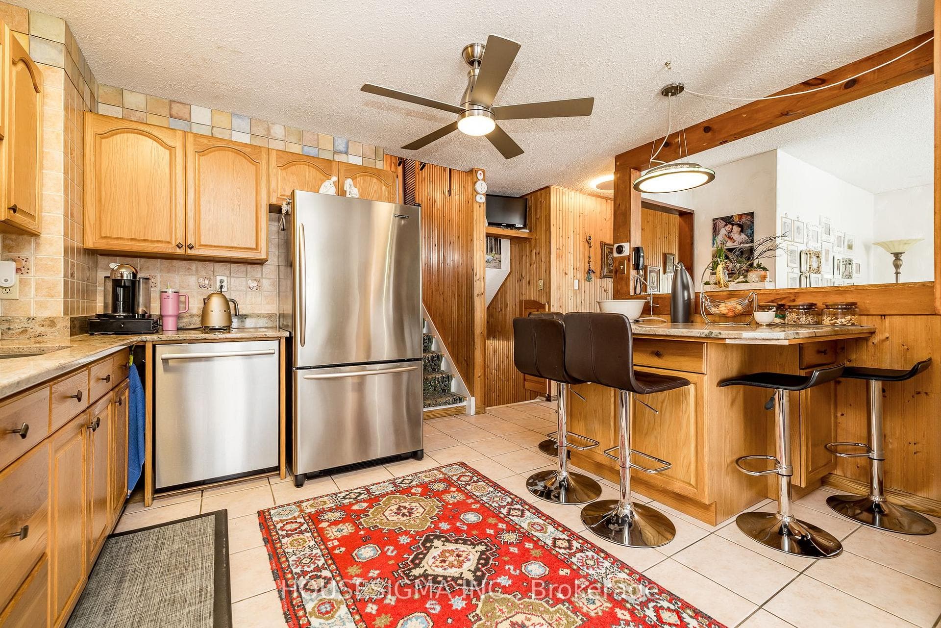 994 Charlton Drive photo 9