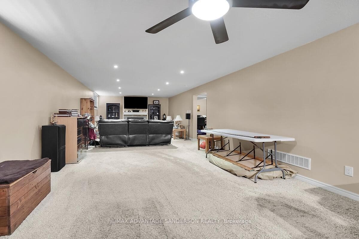 98 Kennedy Avenue photo 20