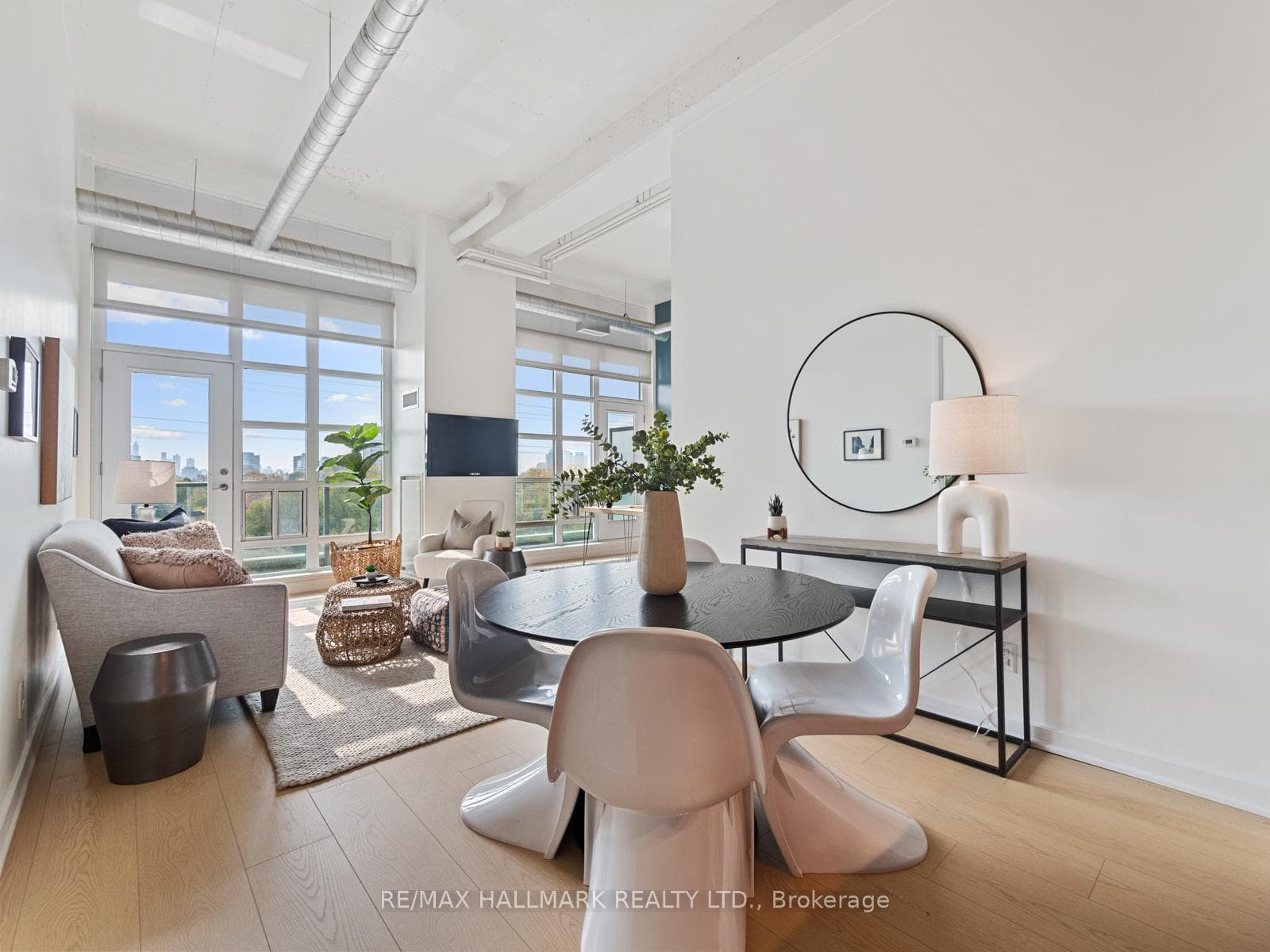 380 Macpherson Avenue Unit 403 photo 6