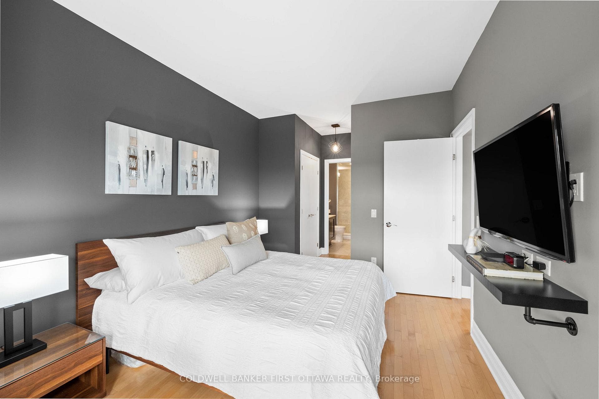 Primary includes en suite bathroom & 2 closets.