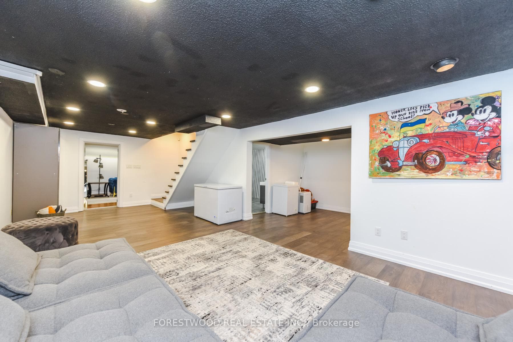 1690 Saltdene Terrace photo 44