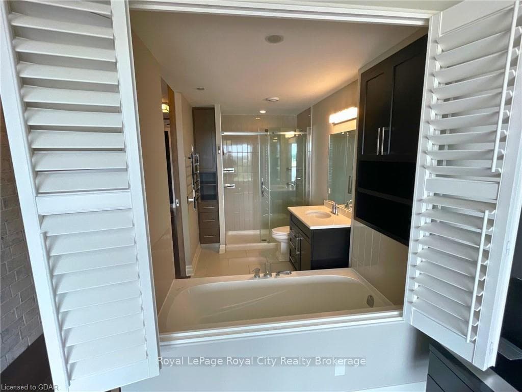 160 MACDONELL Street Unit 902 photo 16