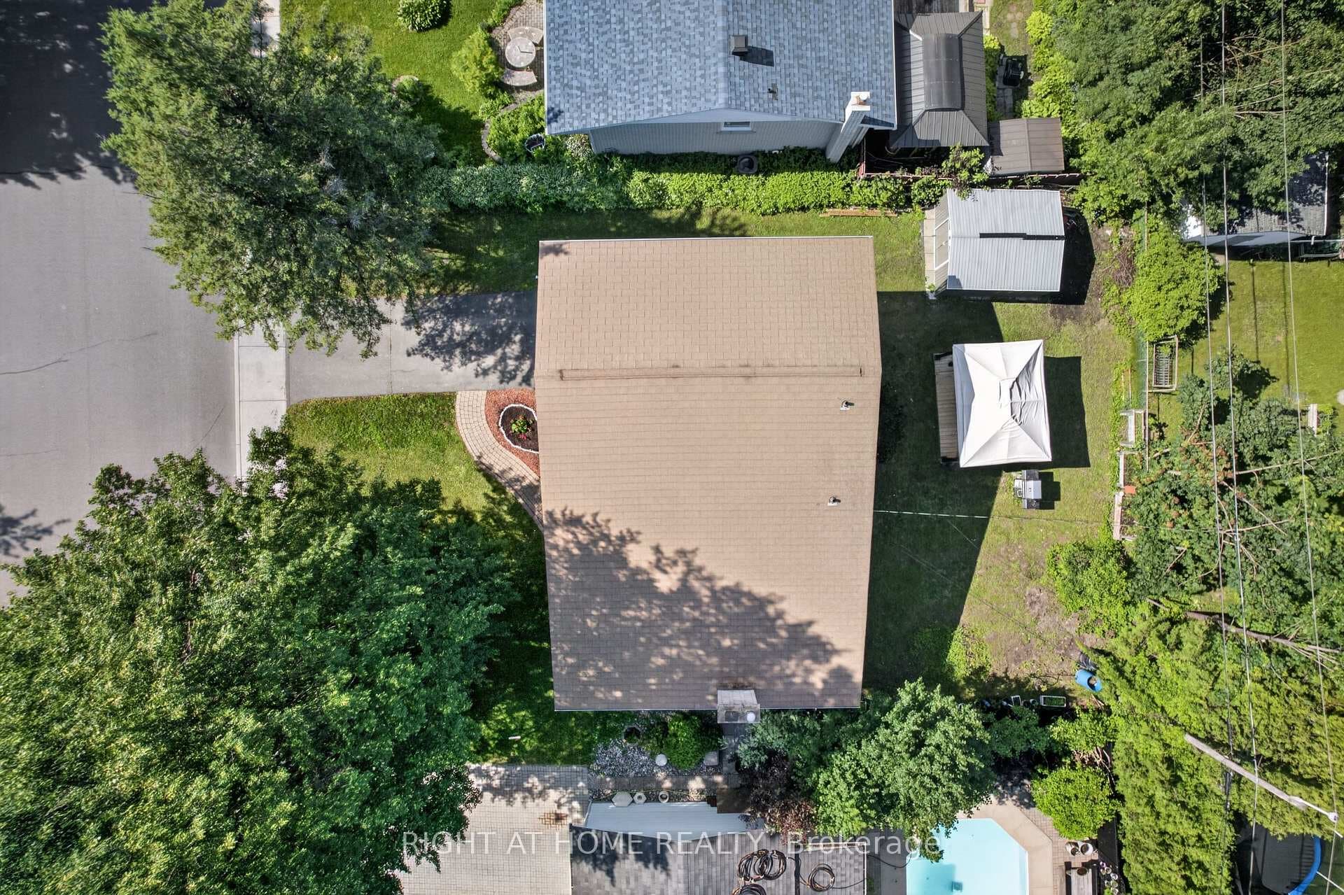 1385 Chartrand Avenue photo 38
