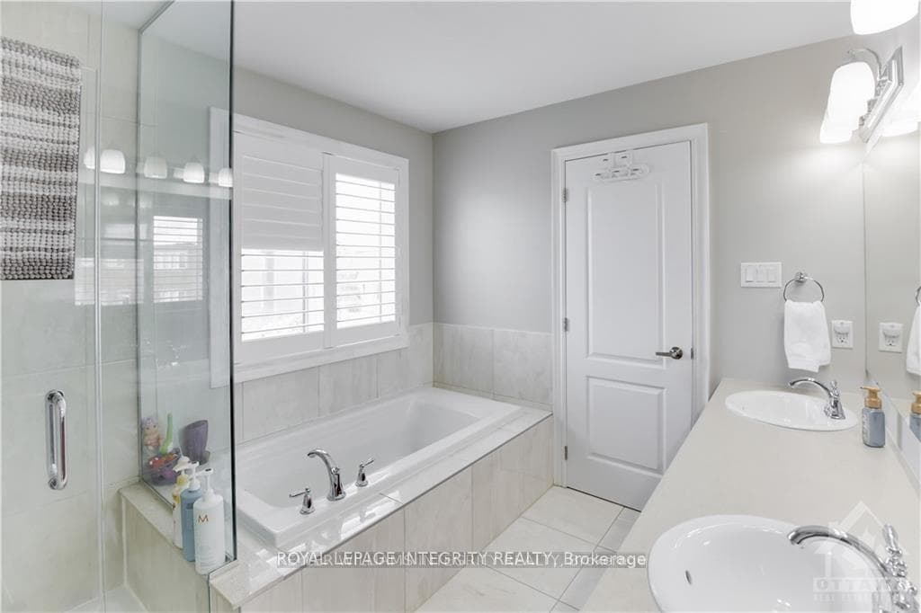 307 Meadowbreeze Drive photo 19