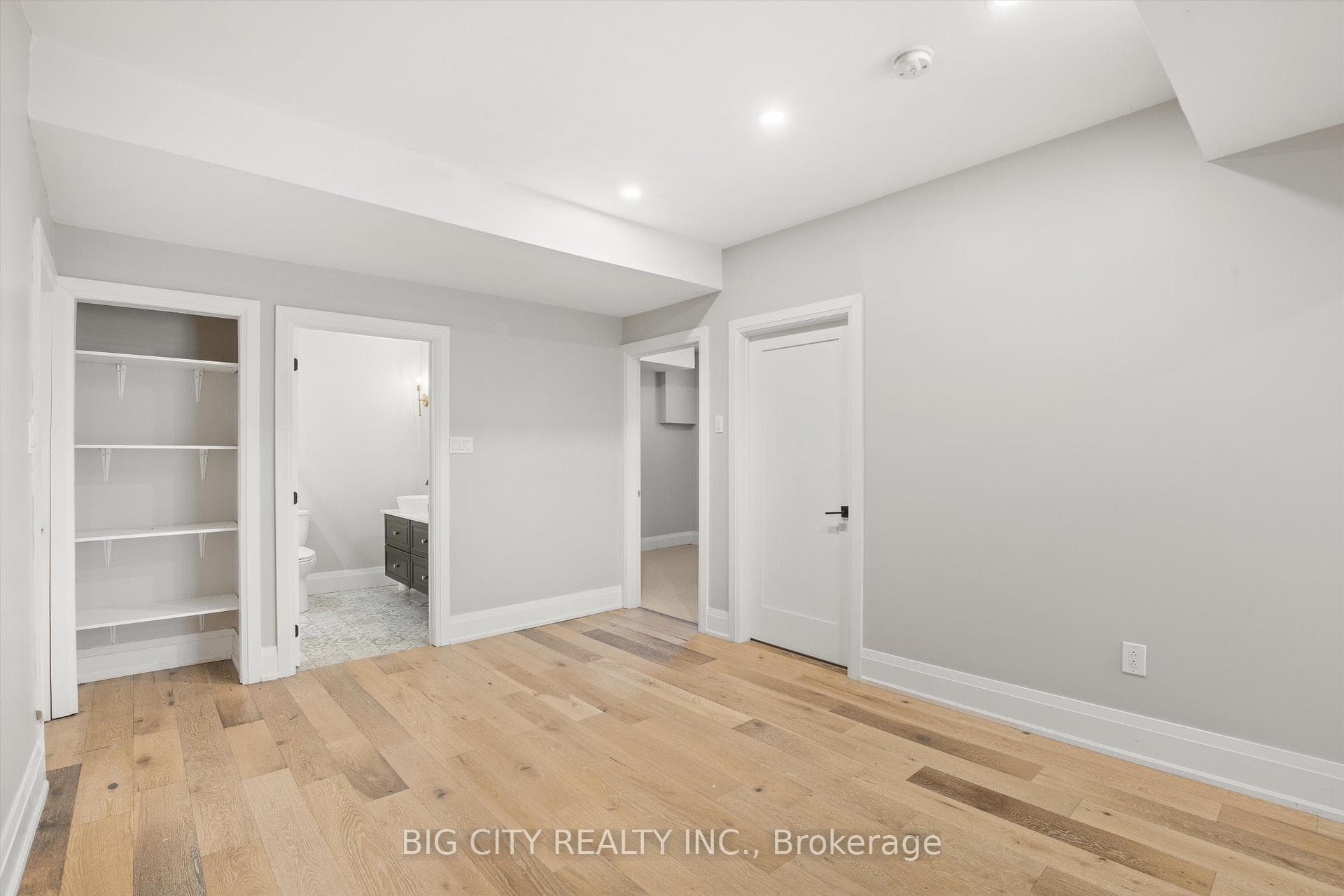 7698 Kipling Avenue Unit 2 photo 20