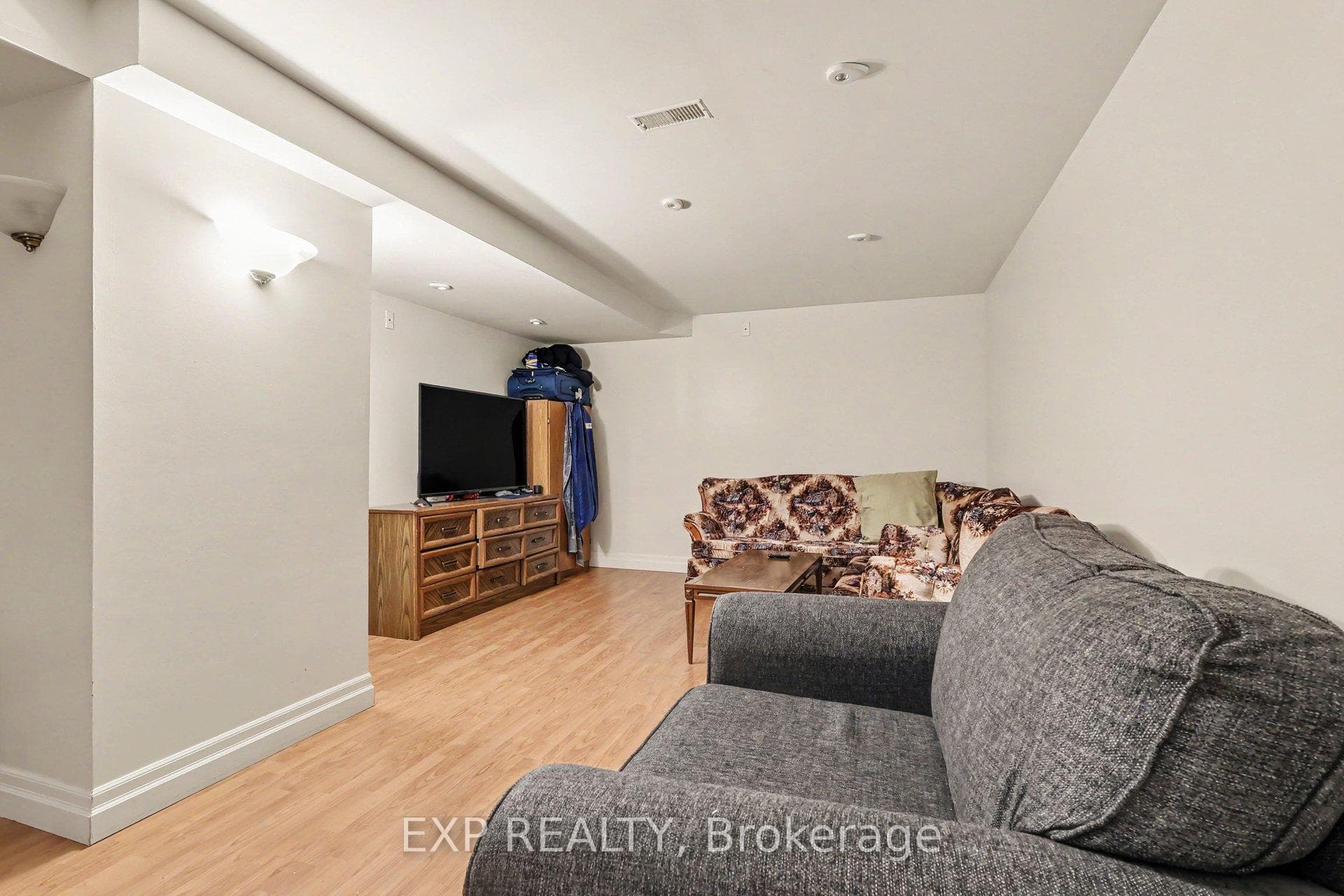 86 Scarlet Court photo 17
