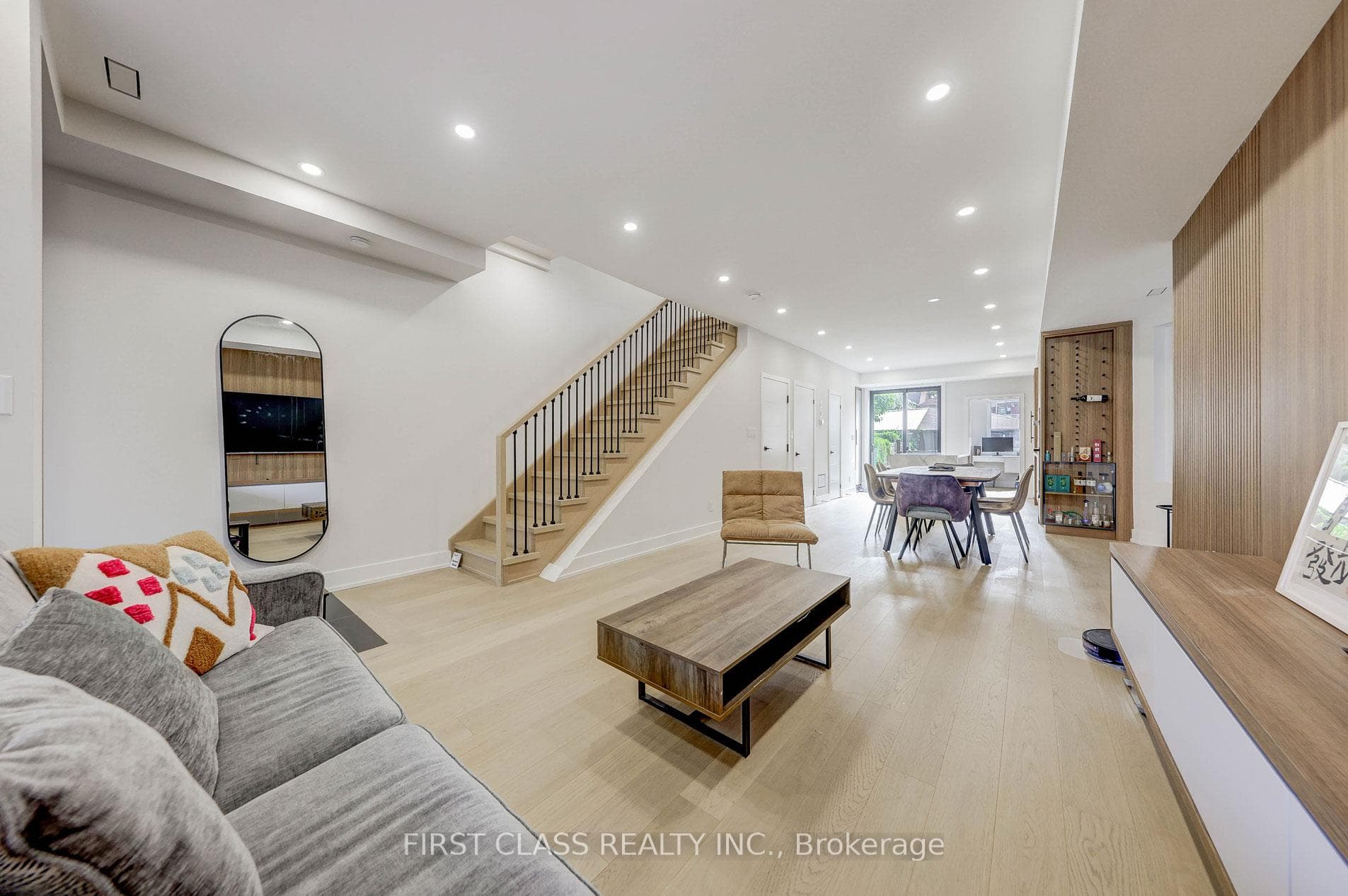 431 Roxton Road photo 11