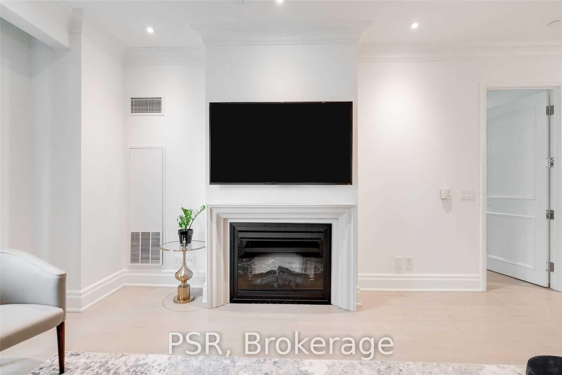311 Bay Street Unit 3702 photo 9