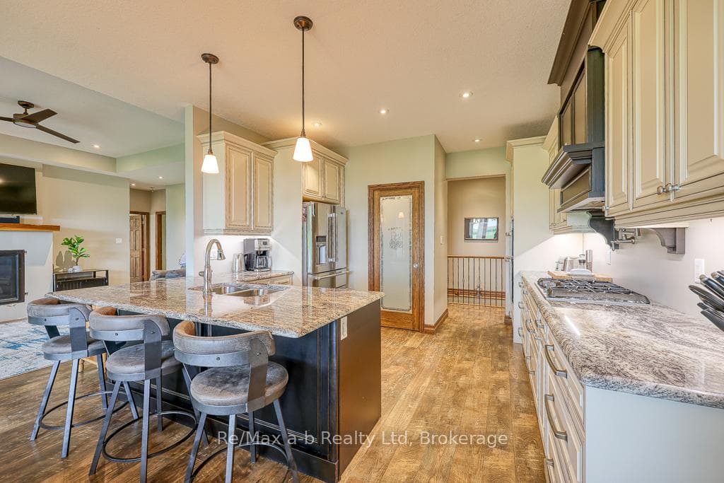 4282 Avon Drive photo 3