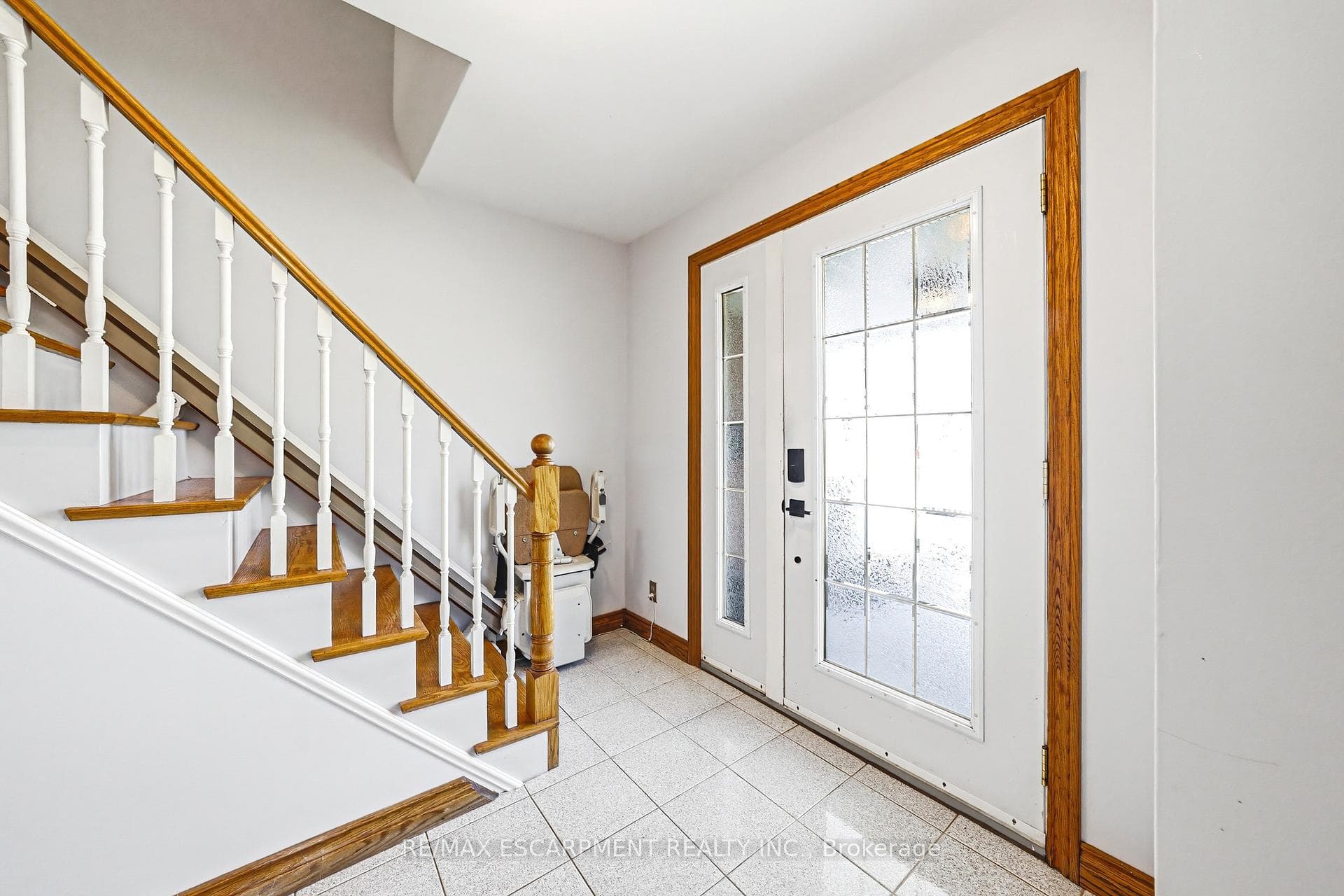668 Chestnut Place photo 3