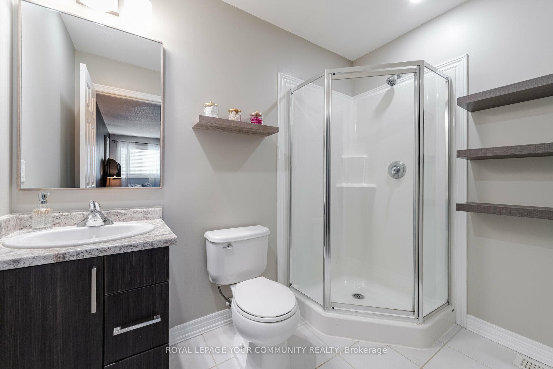 8 Laverty Crescent photo 11