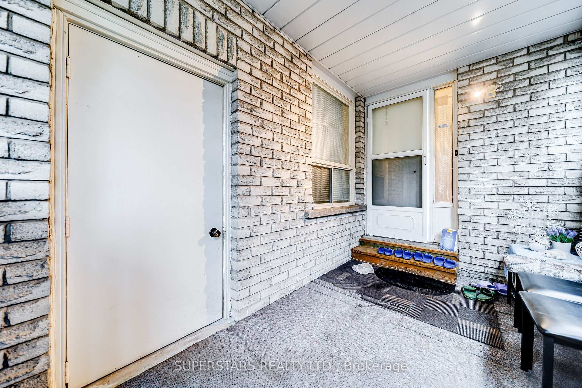 129 Stirling Crescent photo 3