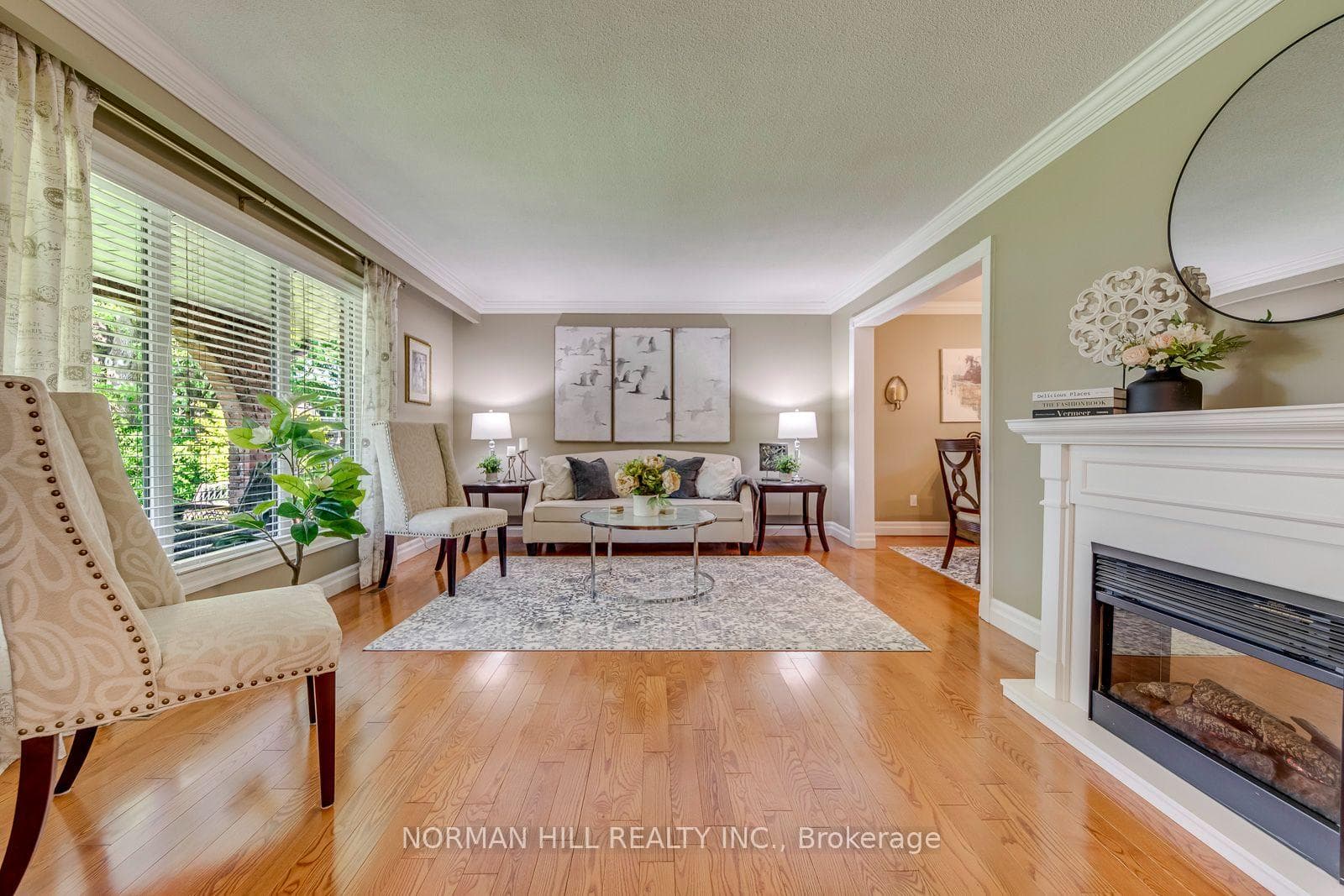 2491 Woburn Crescent photo 6