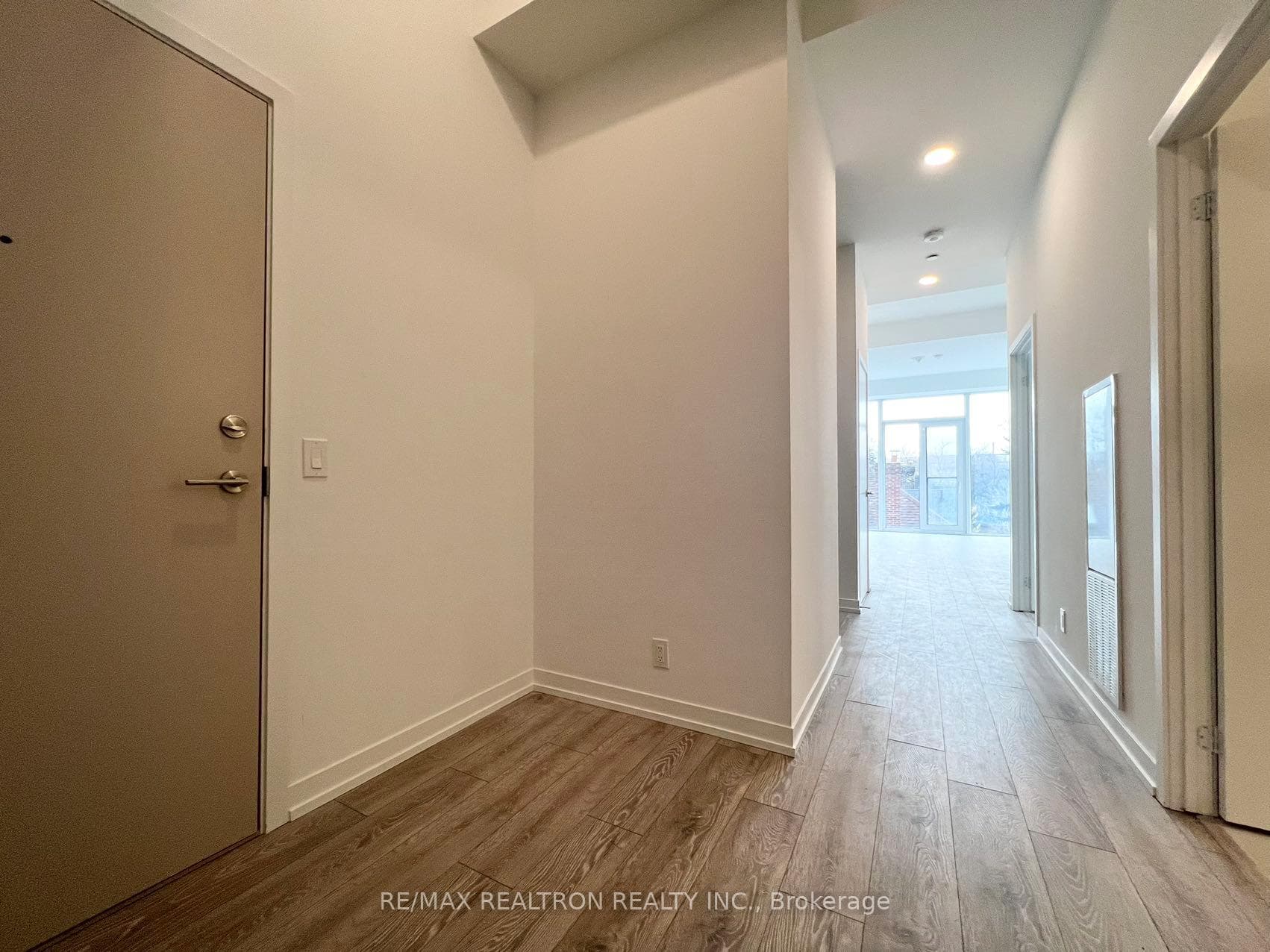 2020 Bathurst Street Unit 207 photo 7