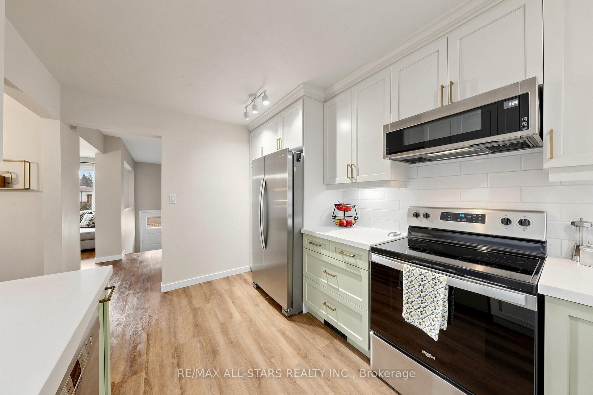 15 Applewood Crescent photo 19