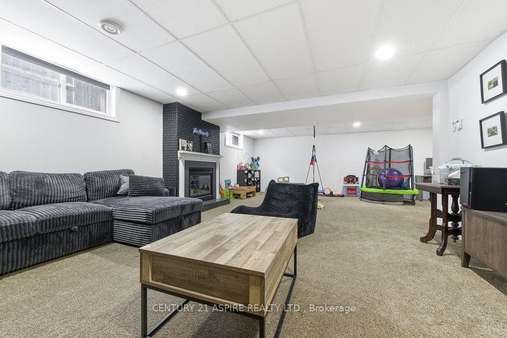 2036 Sandstone Crescent photo 44