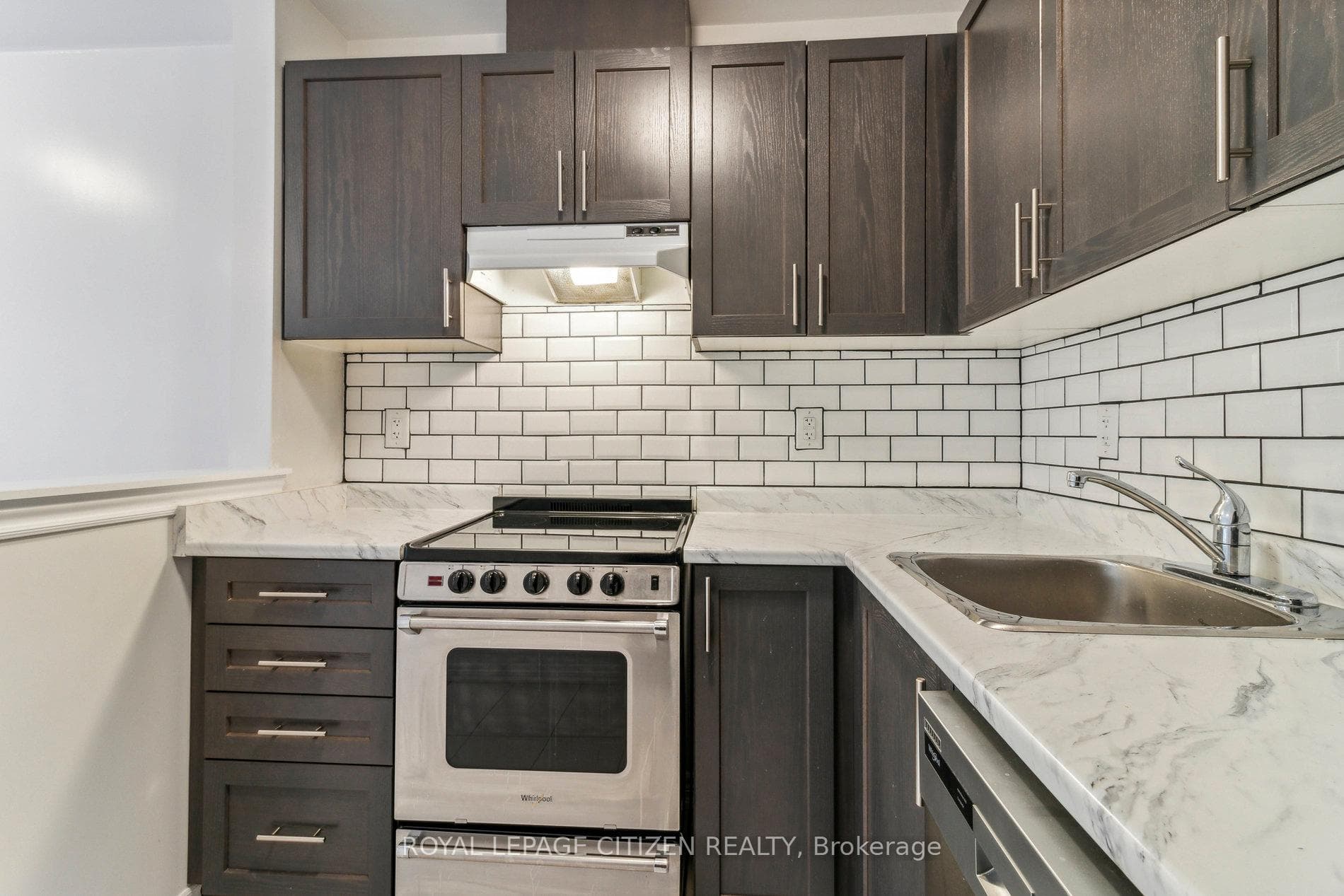 526 White's Hill Avenue Unit Unit B photo 23