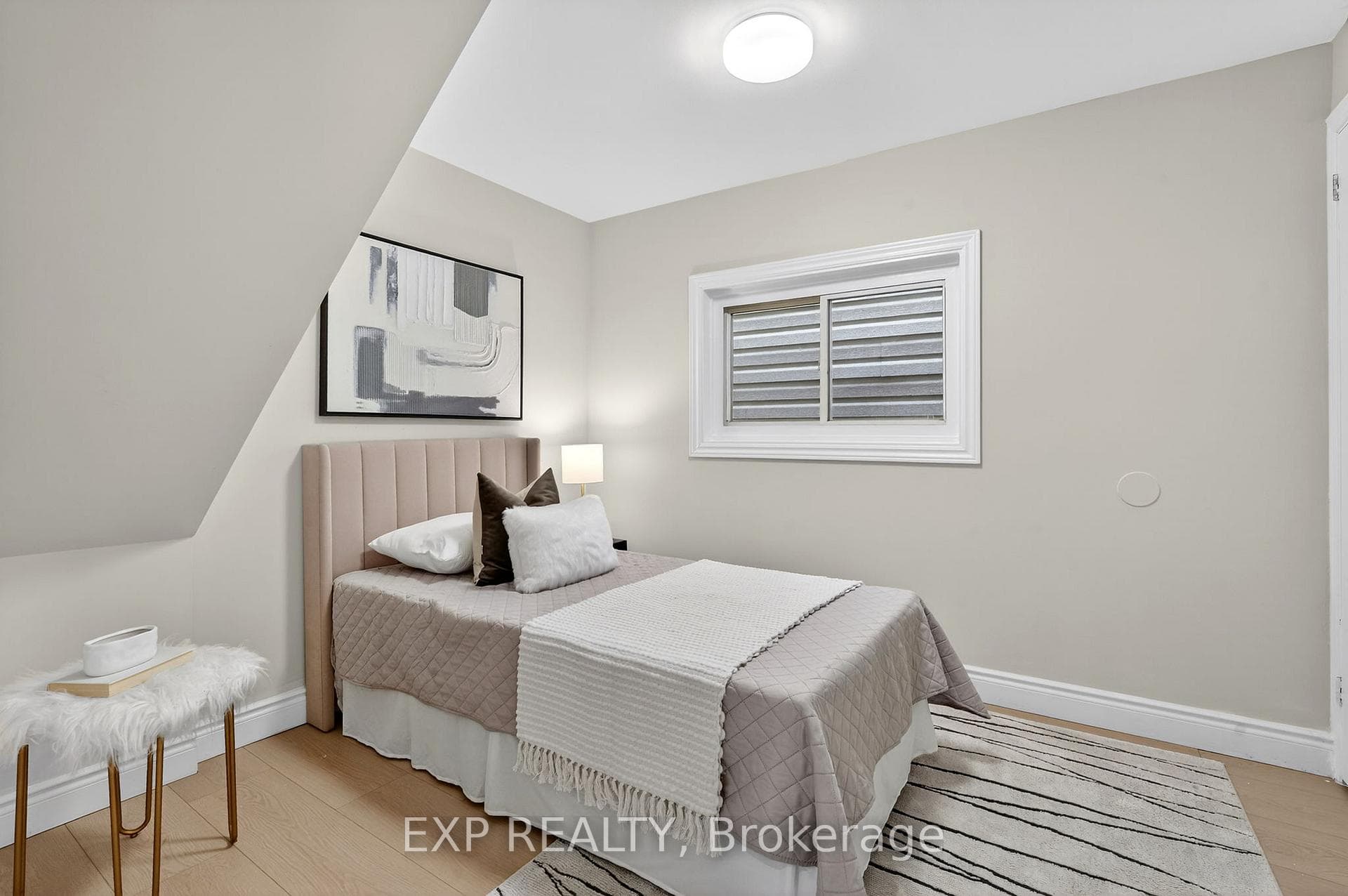 201 Grosvenor Avenue photo 16