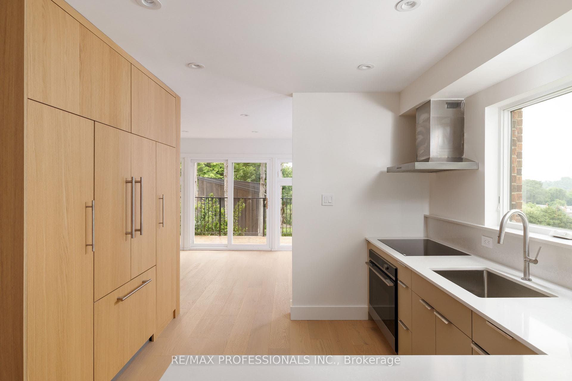 19 Arnold Avenue photo 8