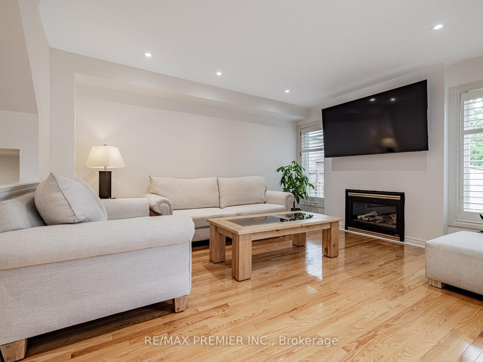 25 Skylark Drive photo 9