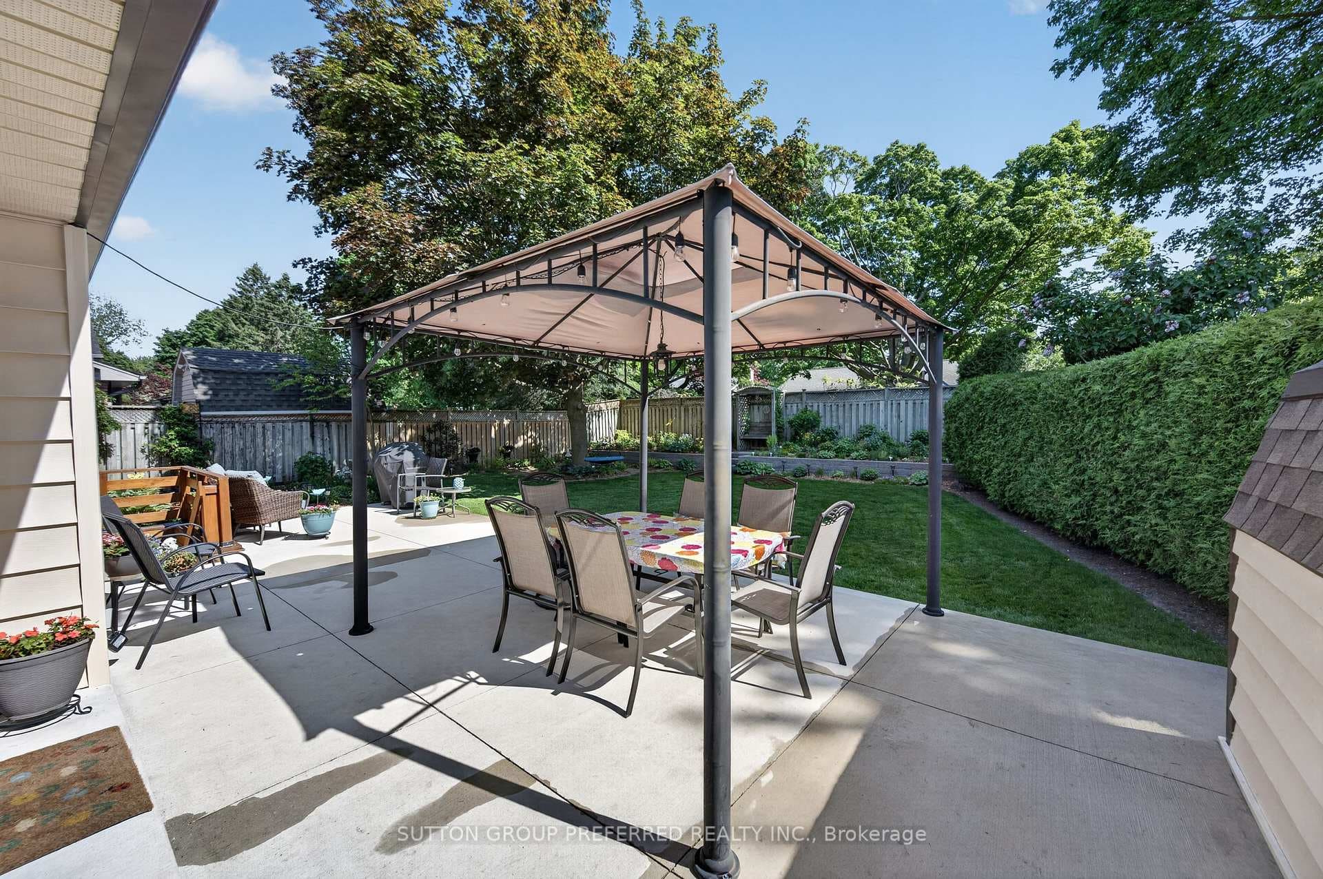 647 Glengyle Crescent photo 36
