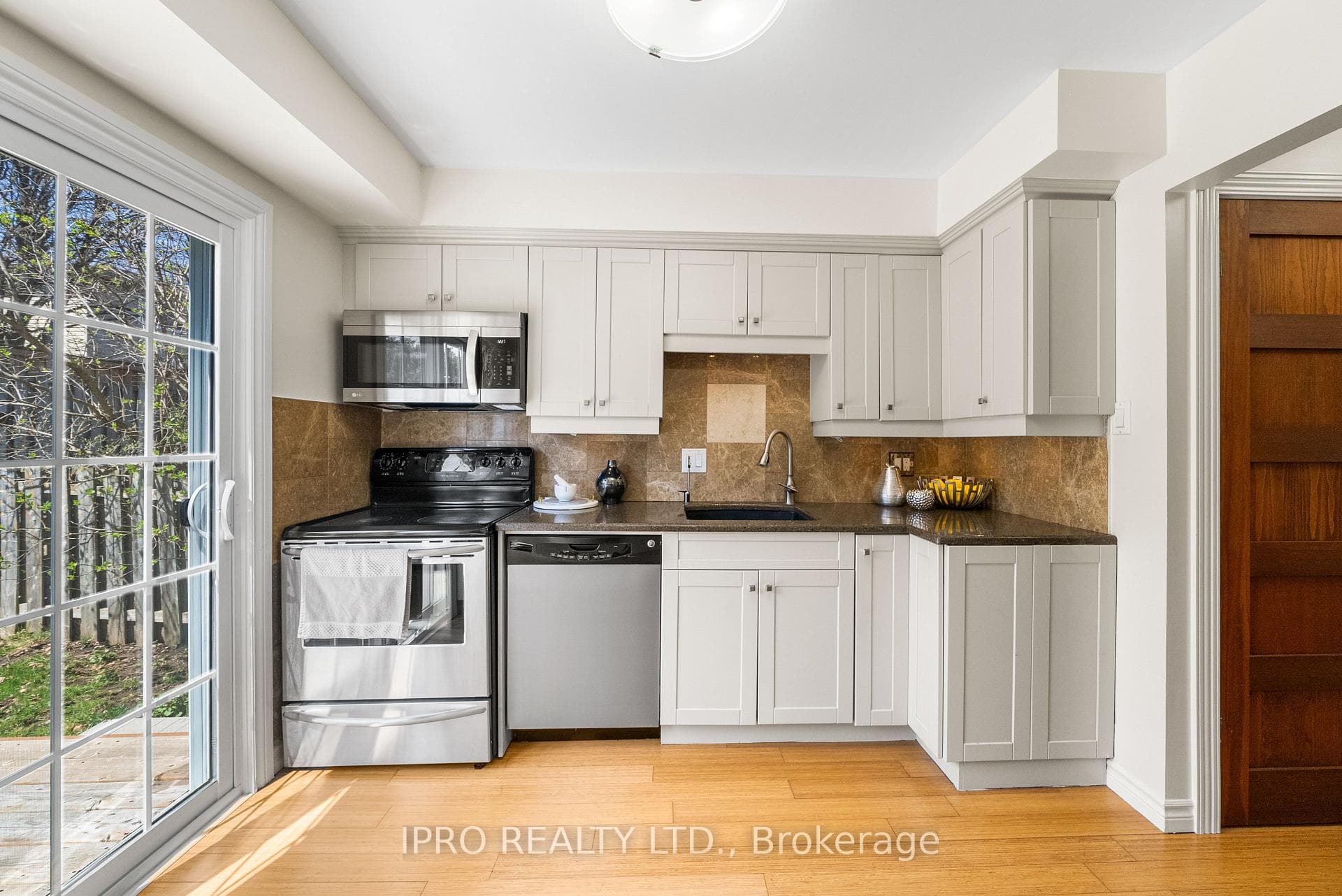 592 Roseheath Drive photo 10