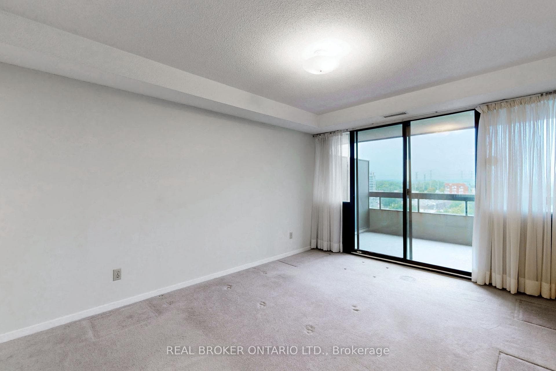 8111 Yonge Street Unit 1009 photo 10