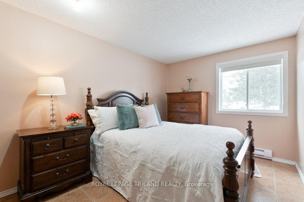 729 Deveron Crescent Unit 104 photo 6