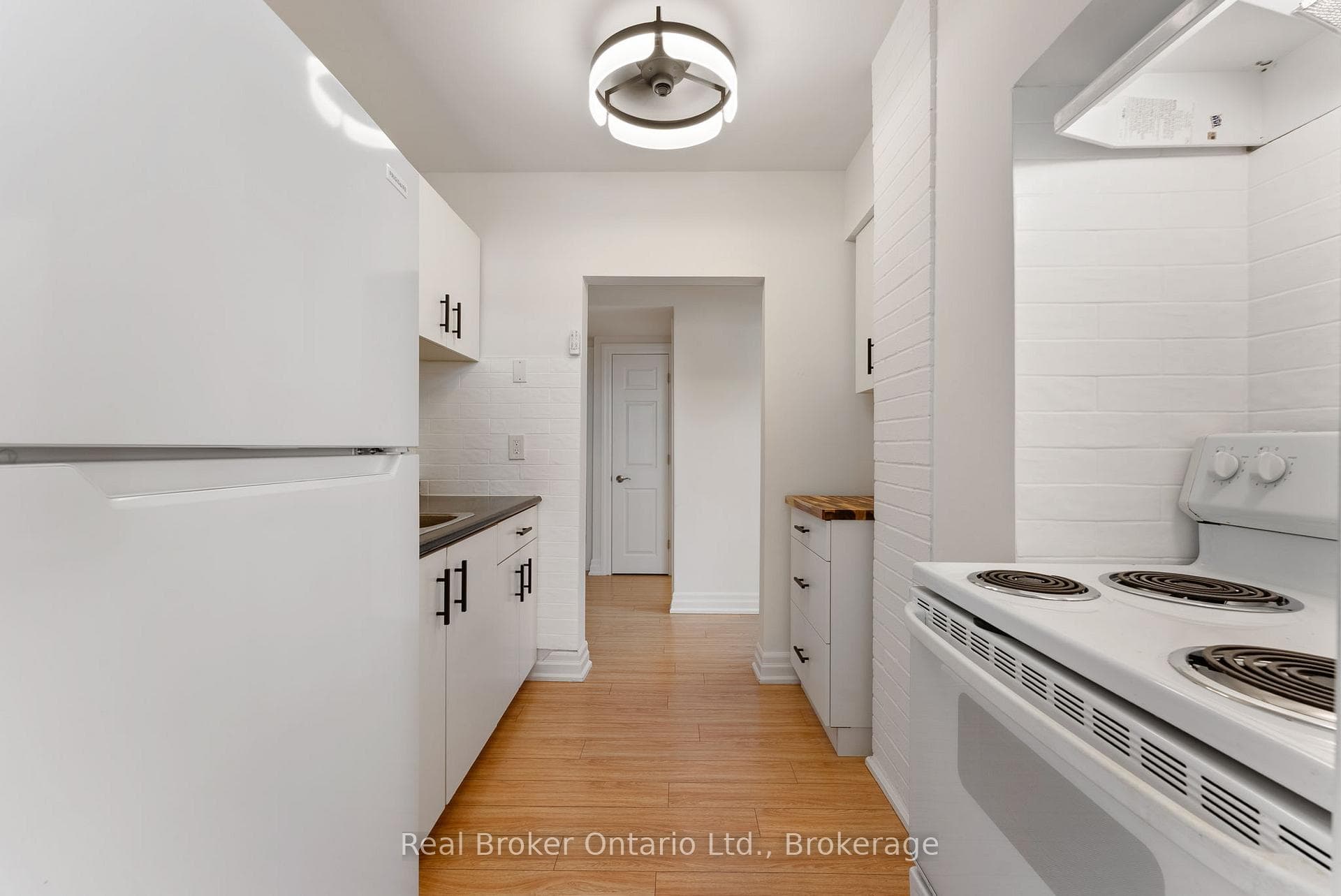 985 Kingsway Drive Unit 5 photo 12