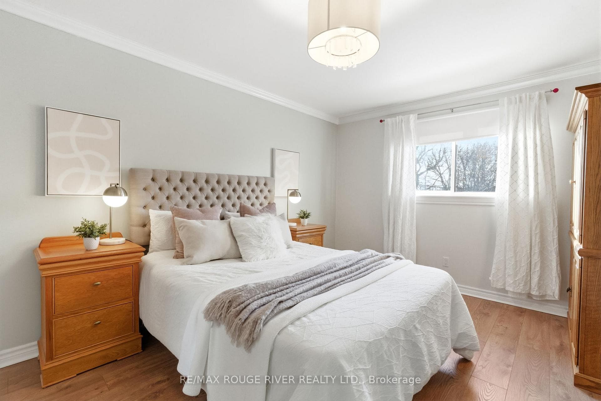 90 Robinson Crescent photo 31