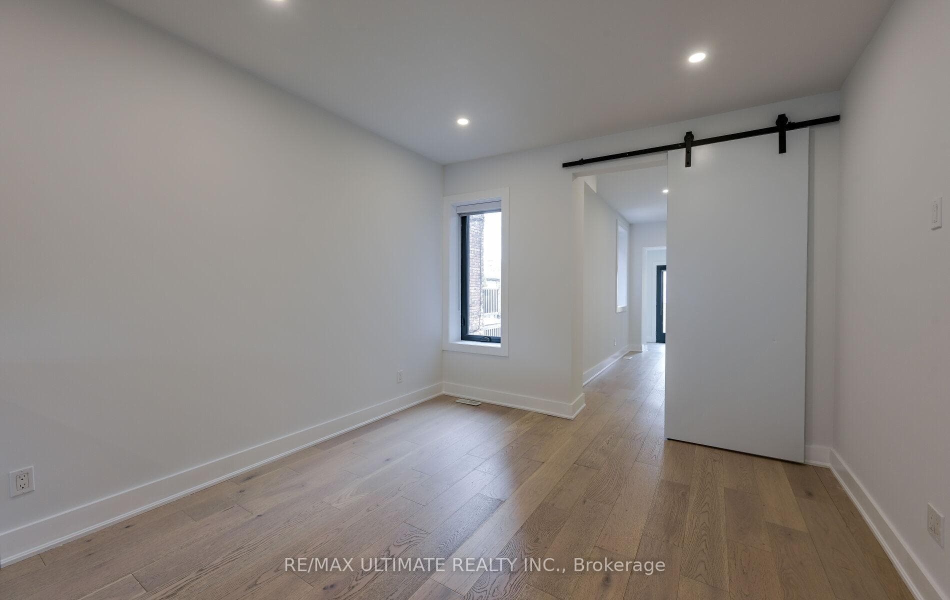 501A Carlaw Avenue Unit Main Floor photo 16