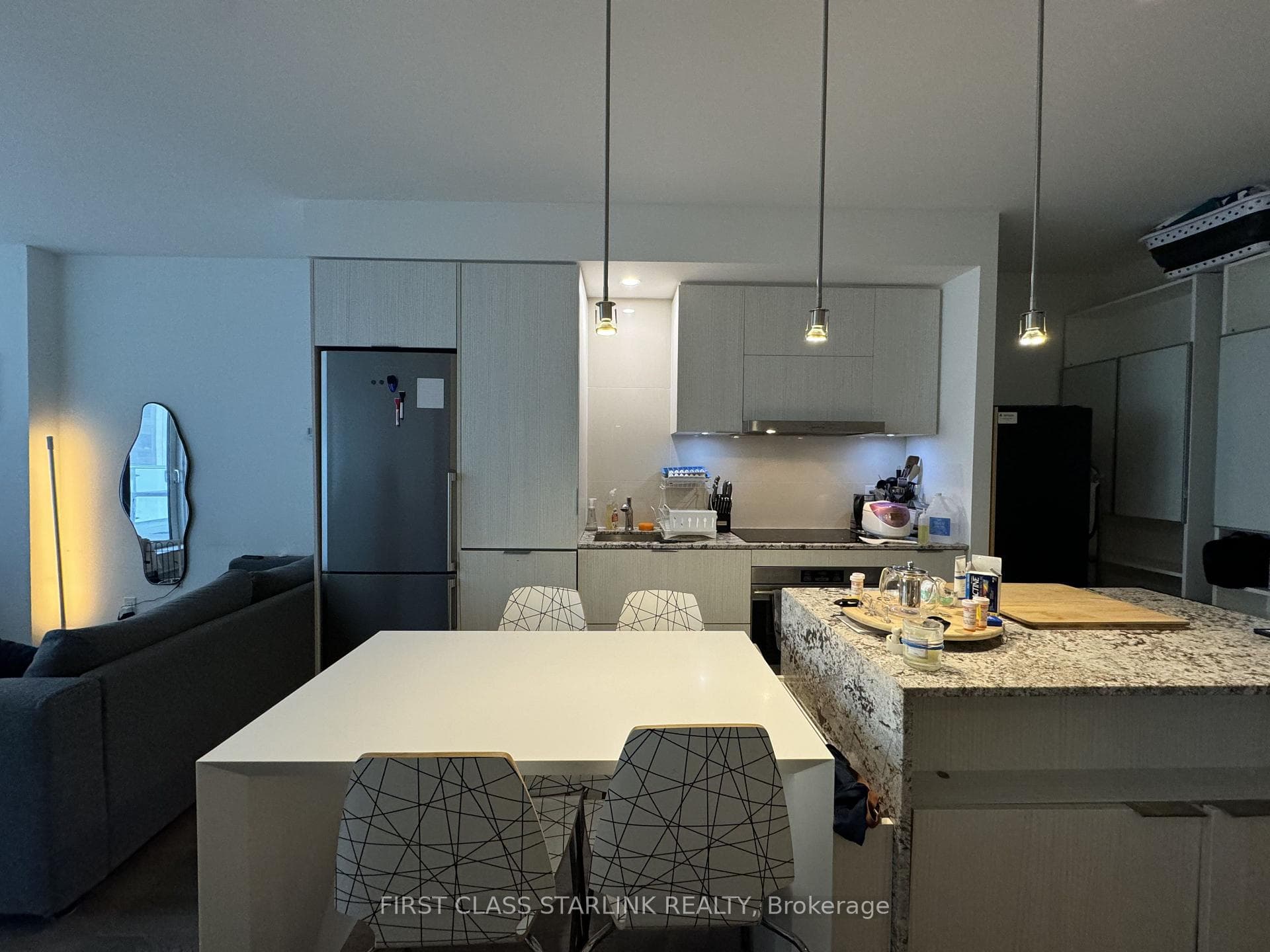 1 Bloor Street Unit 811 photo 2