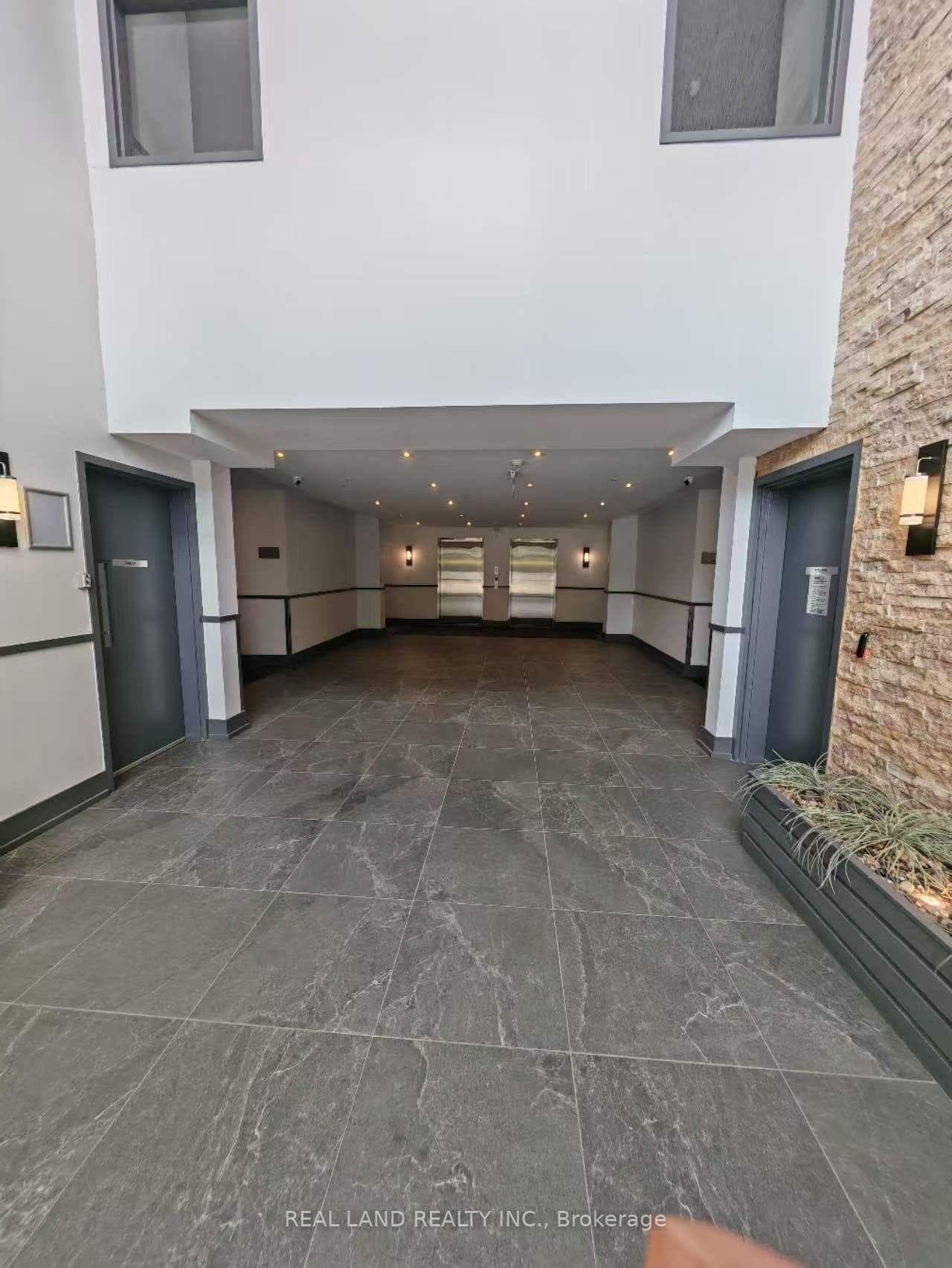 570 Lolita Gardens Unit 127 photo 3