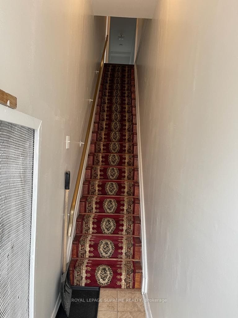 1322 Dundas Street Unit 2 photo 3