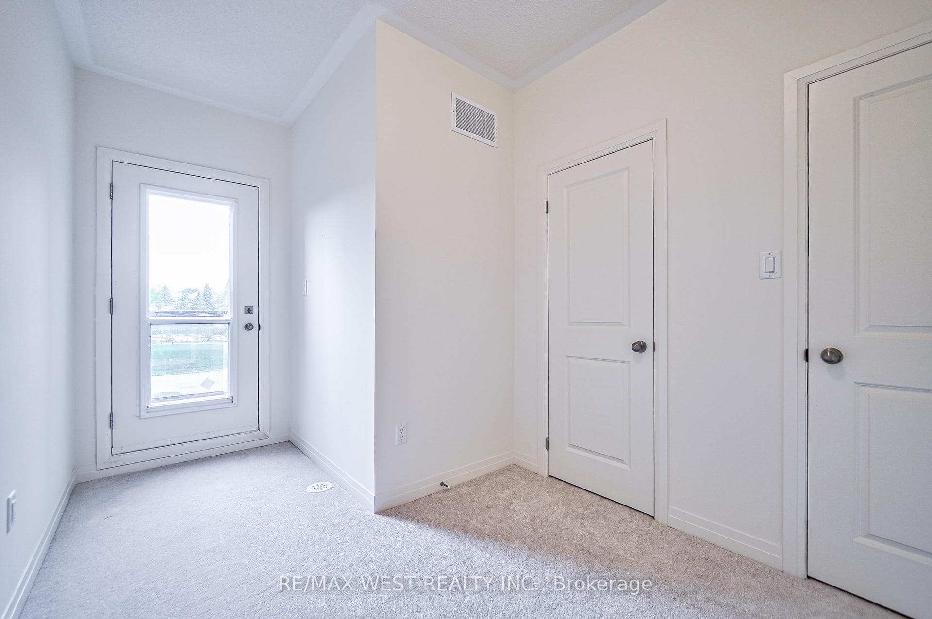 1495 Green Road photo 36