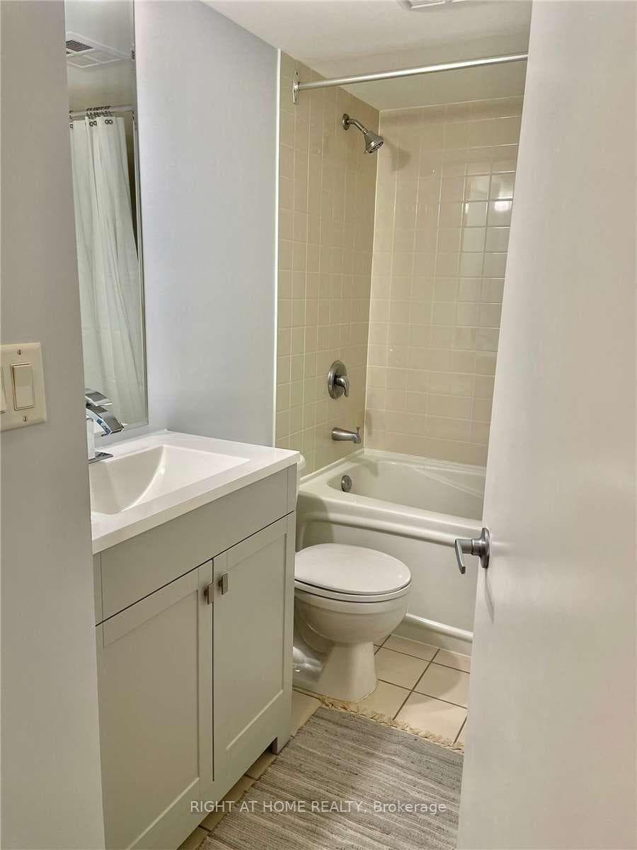 36 Lee Centre Drive Unit 3005 photo 4
