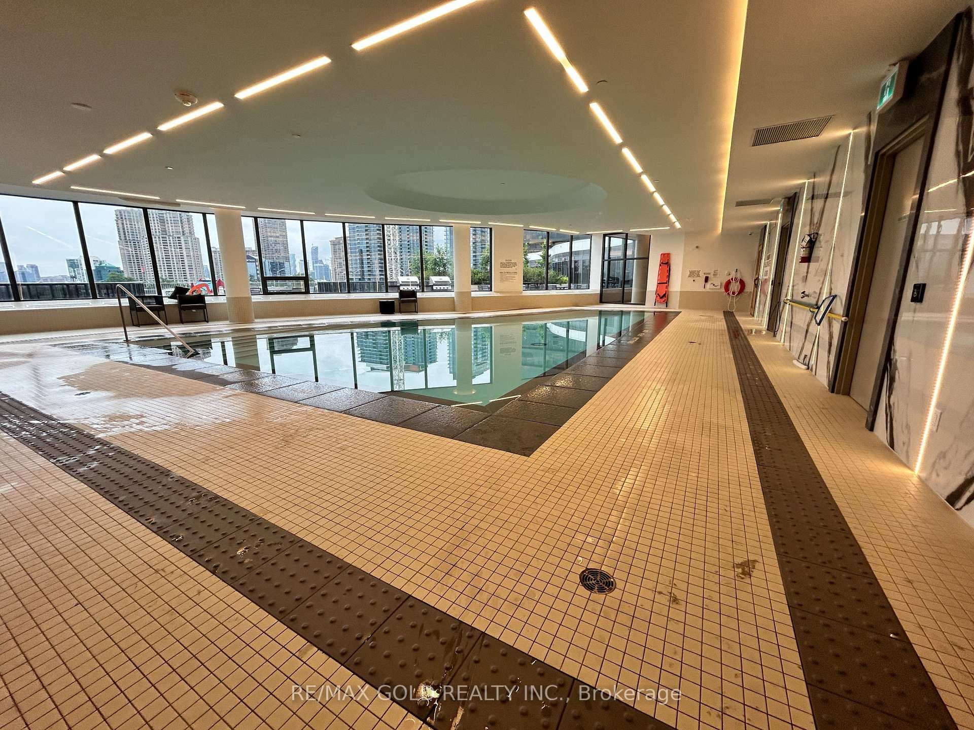 5105 Hurontario Street Unit 809 photo 30