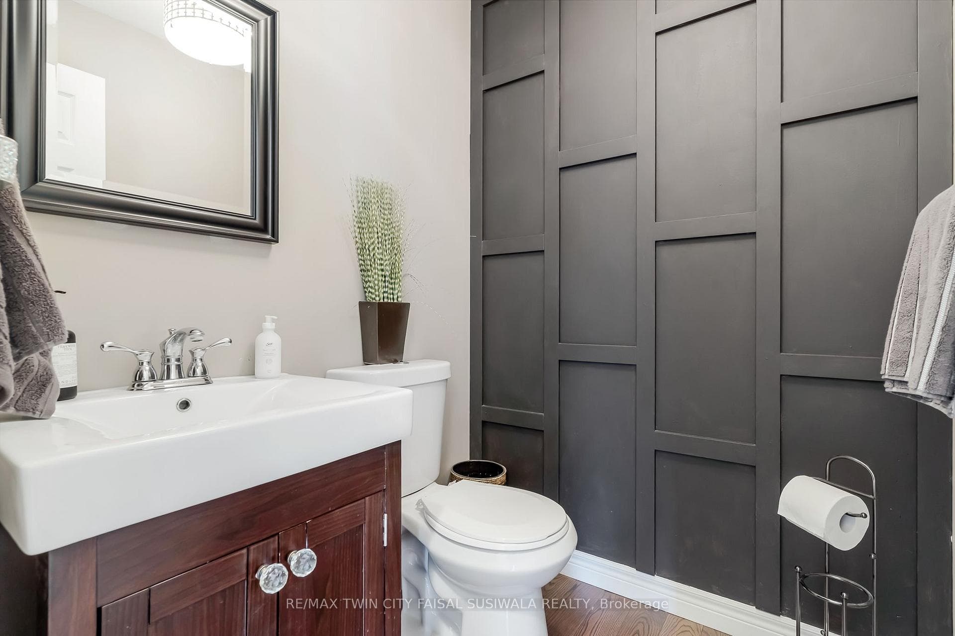 24 Brant Road photo 23