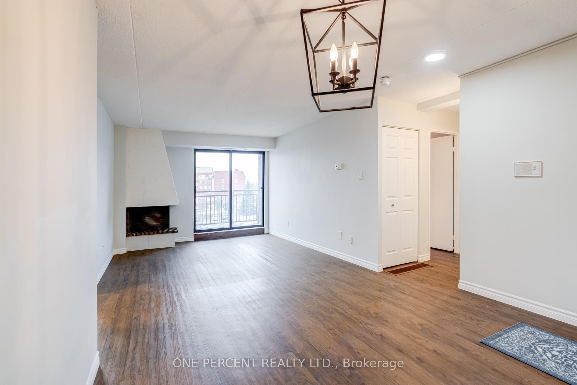15390 Yonge Street Unit 406 photo 10
