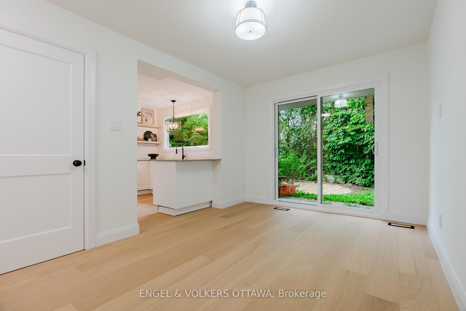 825 De Salaberry Street photo 22
