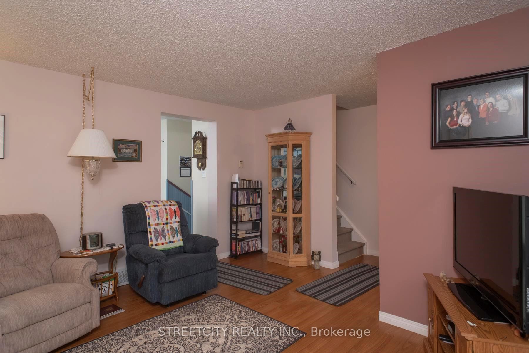 212 County Boulevard photo 9